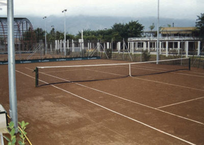 pista de tenis naranja